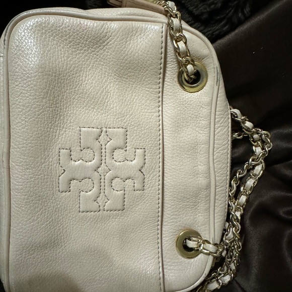 Beige soft leather Tory Burch medium crossbody bag. - Picture 2 of 3